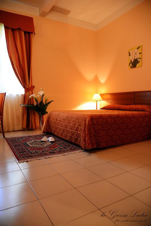 Hotel Ristorante Taverna Verde Piverone Chambre photo