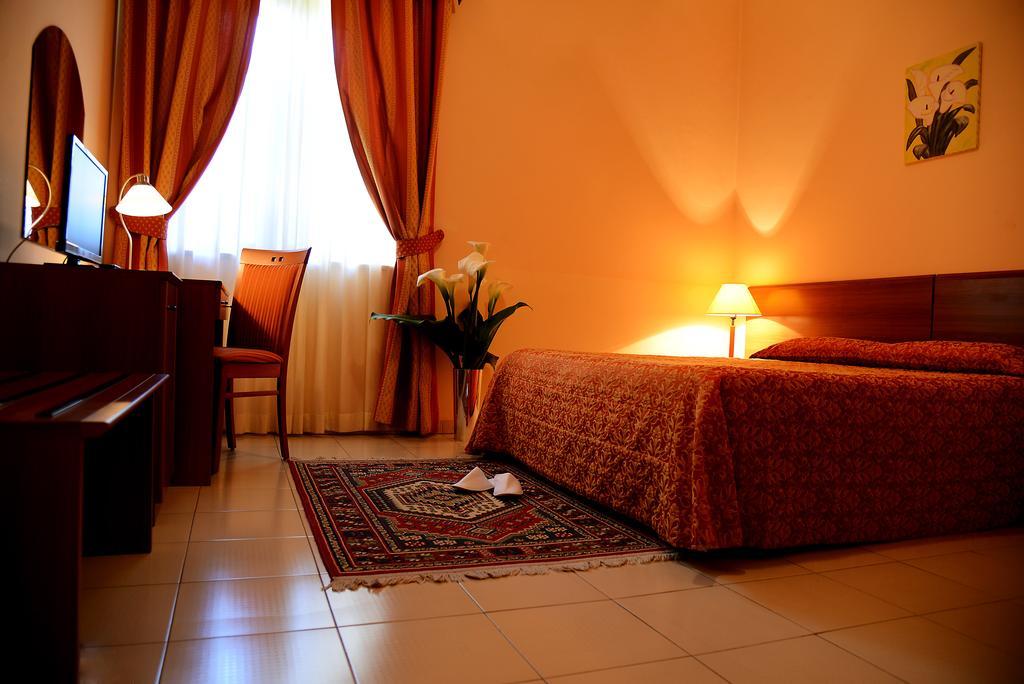 Hotel Ristorante Taverna Verde Piverone Chambre photo